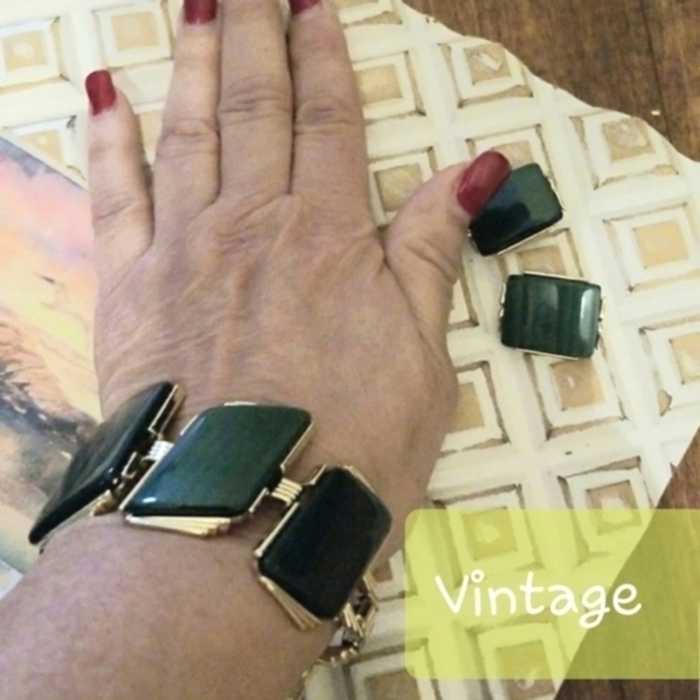 Vintage‎ Lucite Green chunky  bracelet and earrings